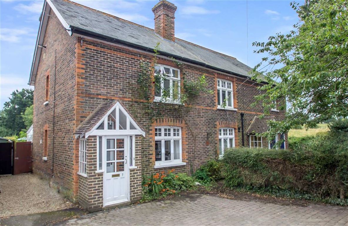 2 bedroom property in Tanhouse Road, Oxted, Surrey Let Agreed Payne & Co.