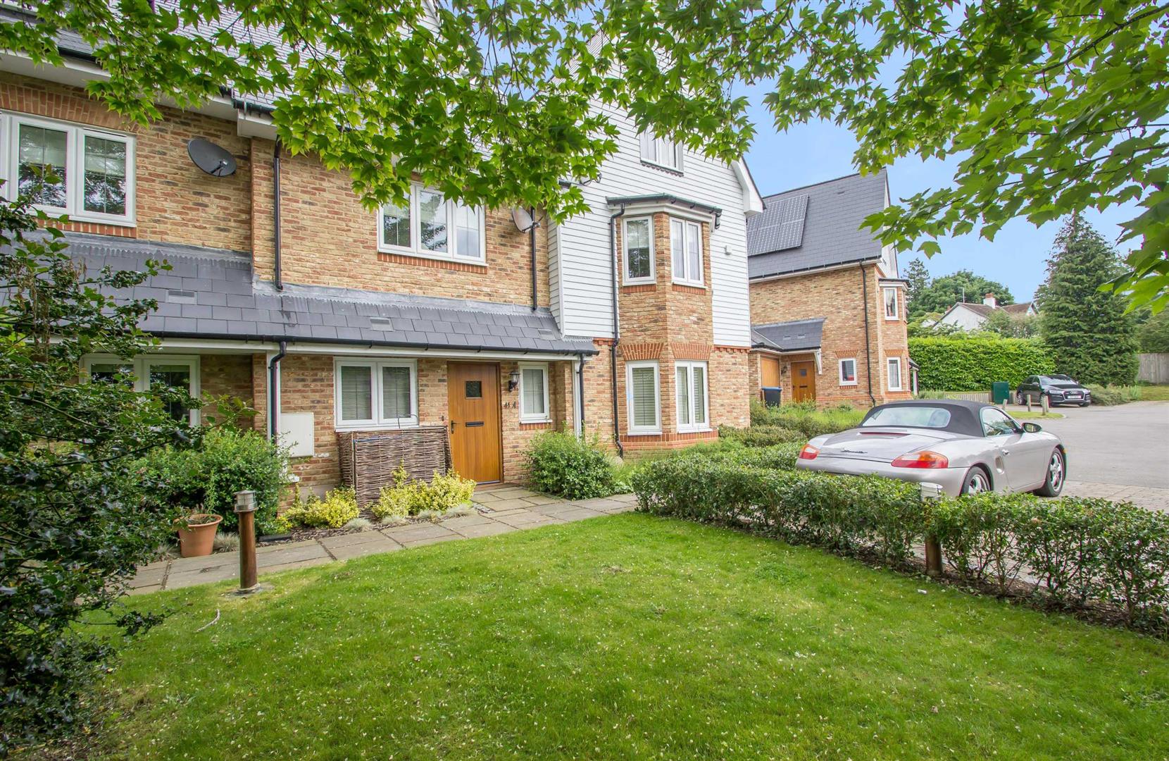 3 bedroom property in Bluehouse Lane, Limpsfield, Oxted Payne & Co.