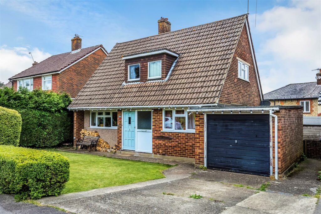 3 bedroom property in St Andrews Way, Limpsfield Chart, Oxted Sold